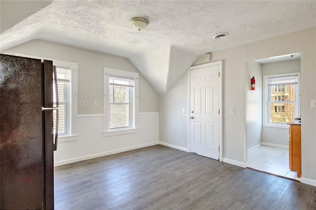24 Ida St - Photo 3 of 20