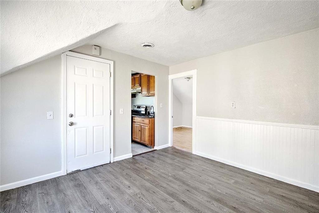 24 Ida St - Photo 4 of 20