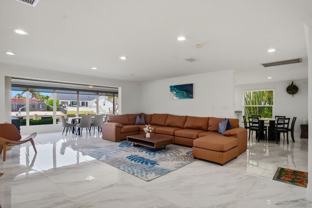 455 Bayside Ave - Photo 1 of 1