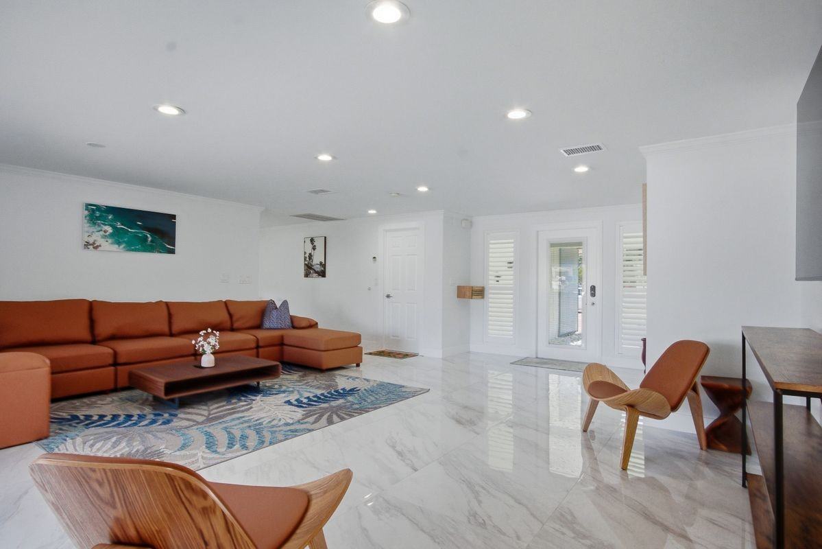 455 Bayside Ave - Photo 5 of 32