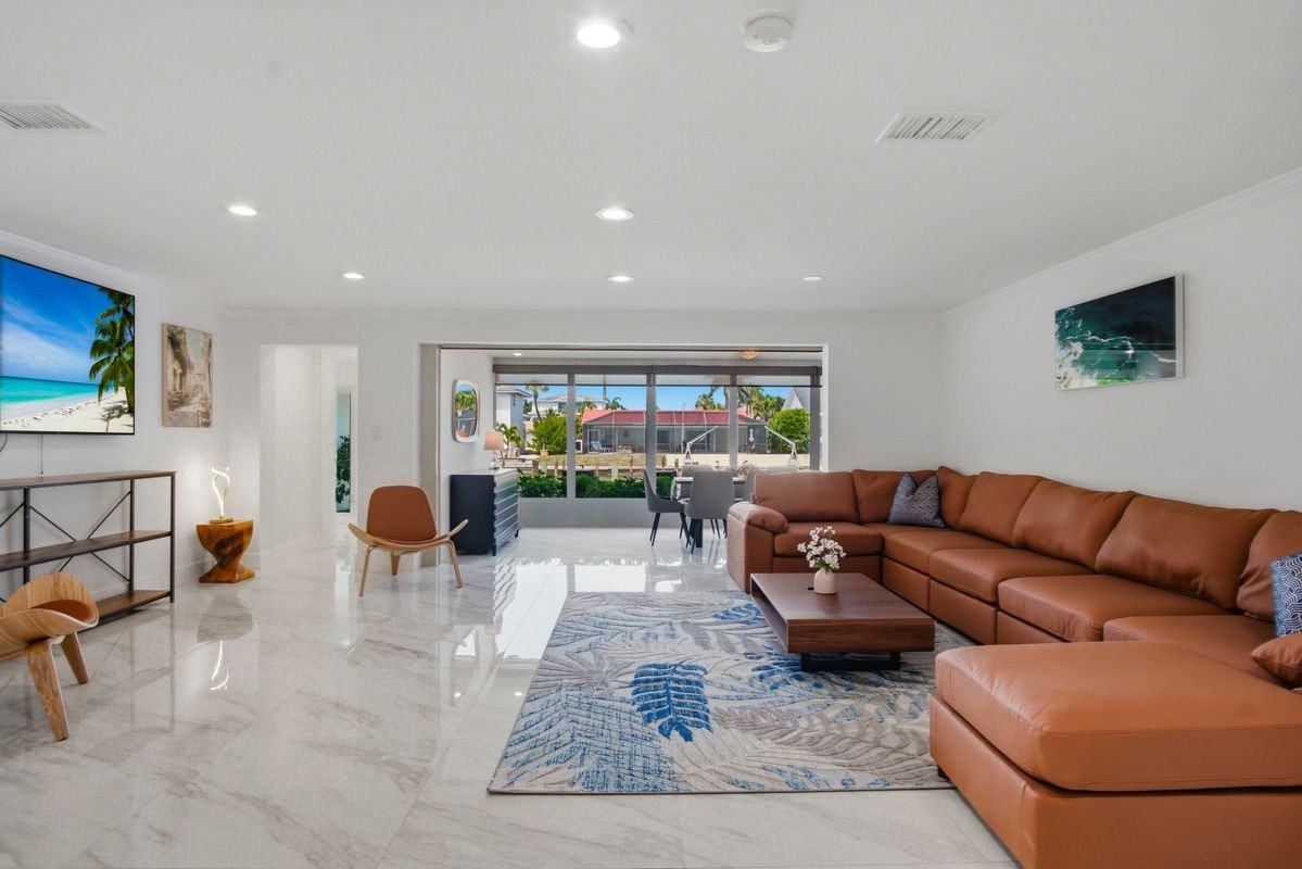 455 Bayside Ave - Photo 6 of 32