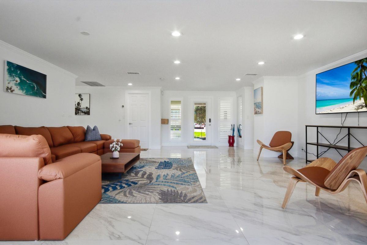 455 Bayside Ave - Photo 7 of 32