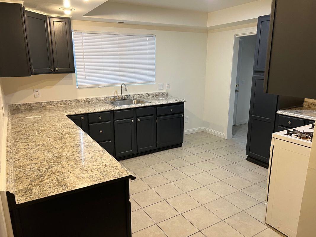 14208 Neargrove Rd - Photo 3 of 28