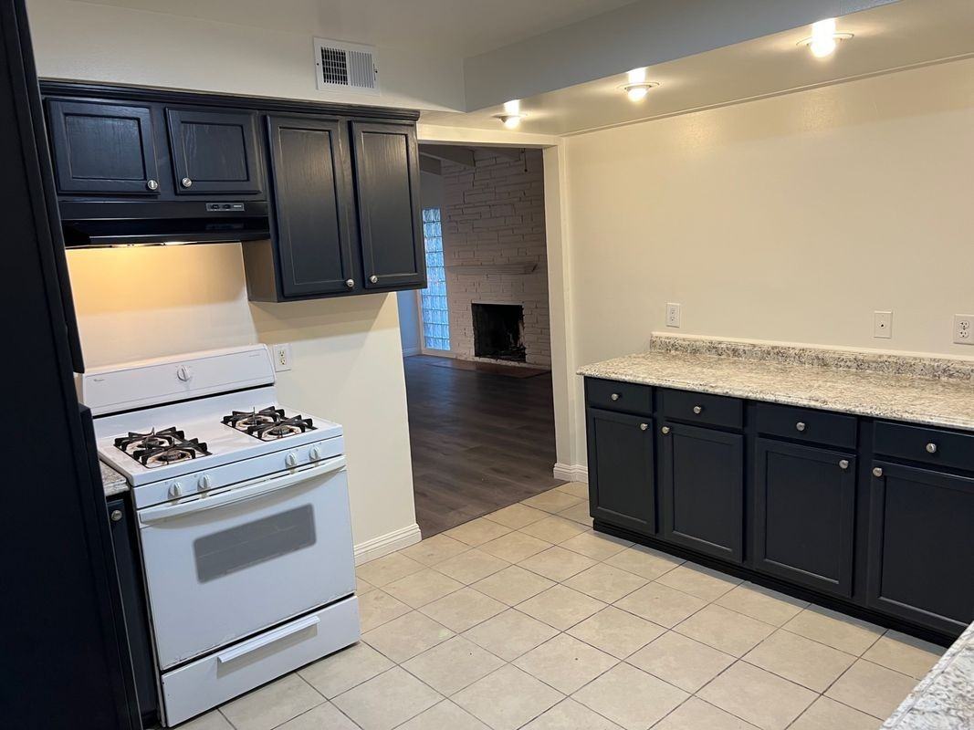 14208 Neargrove Rd - Photo 4 of 28