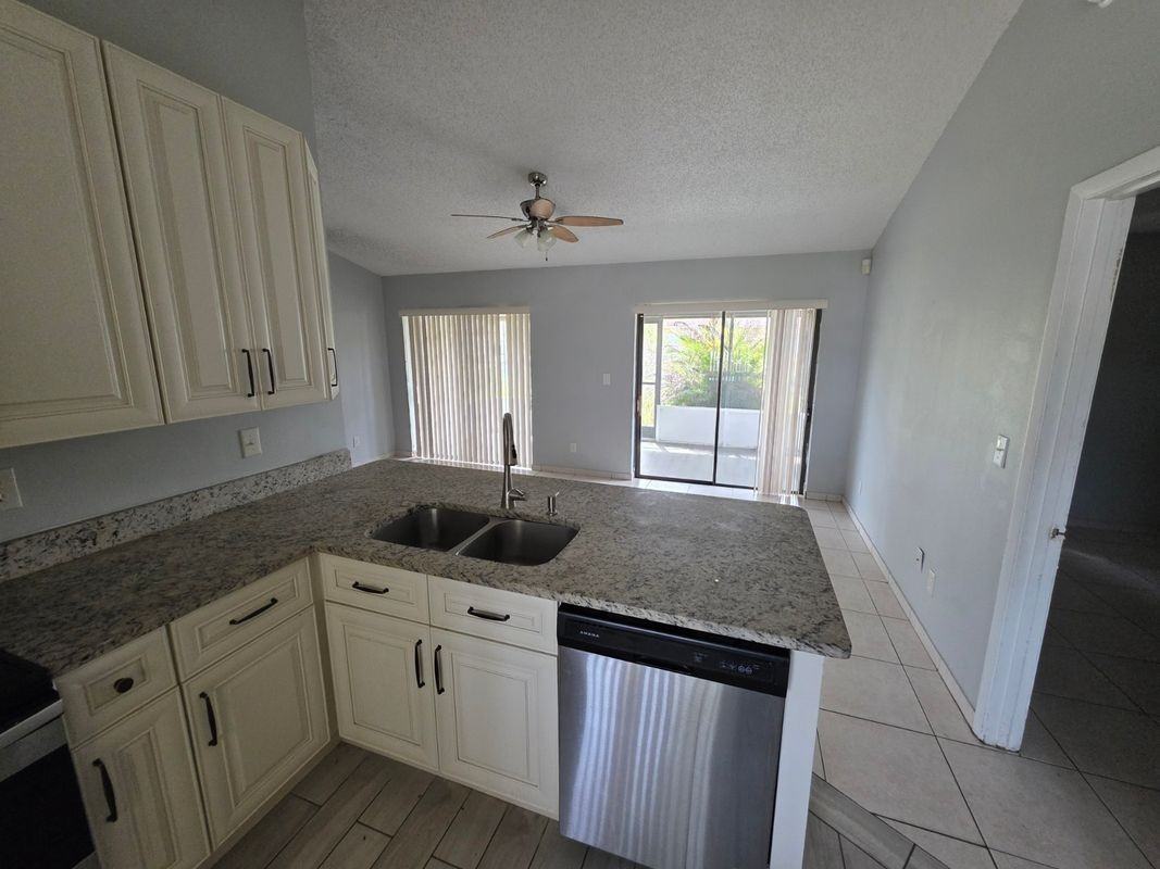310 Colonade Ct - Photo 5 of 15