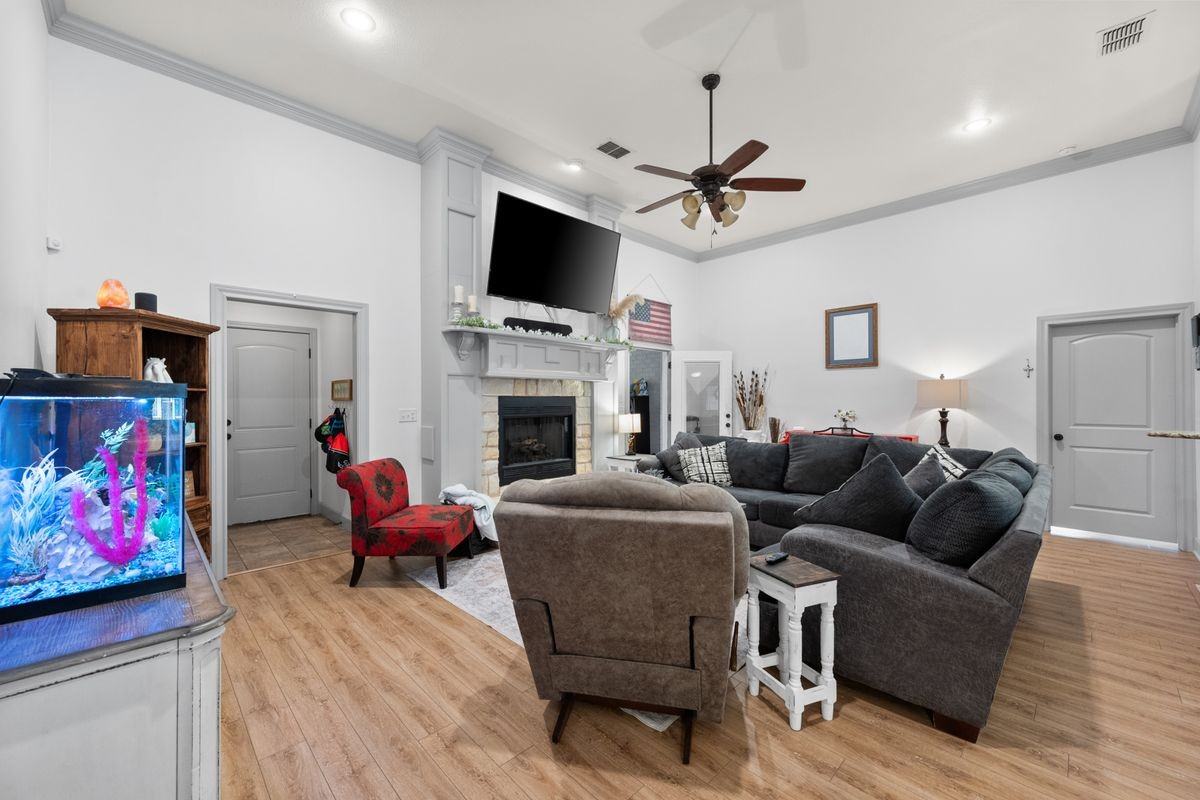 6304 78th St - Photo 3 of 27