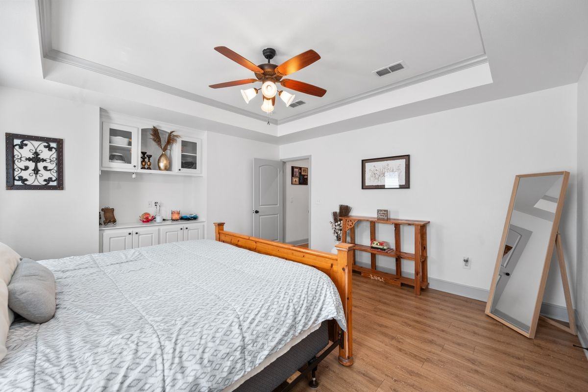 6304 78th St - Photo 4 of 27