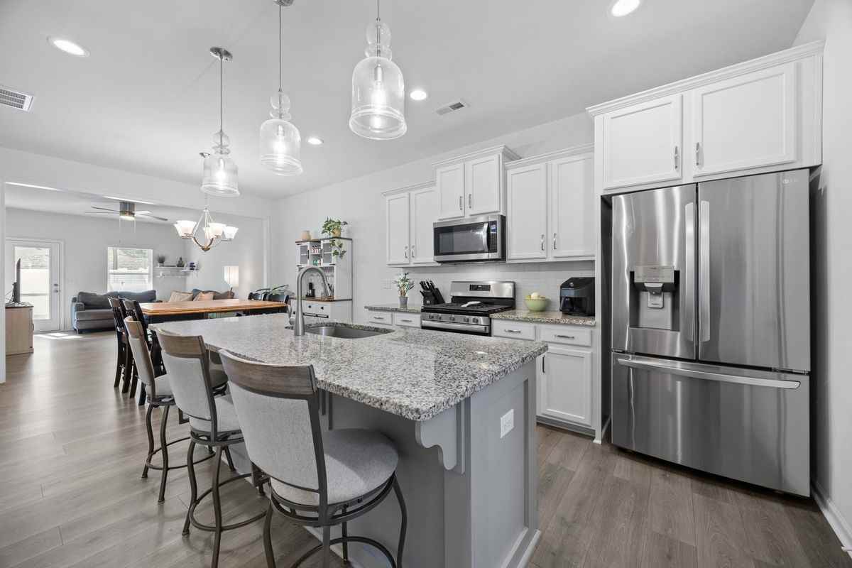 7471 Hartsfield Dr - Photo 3 of 10