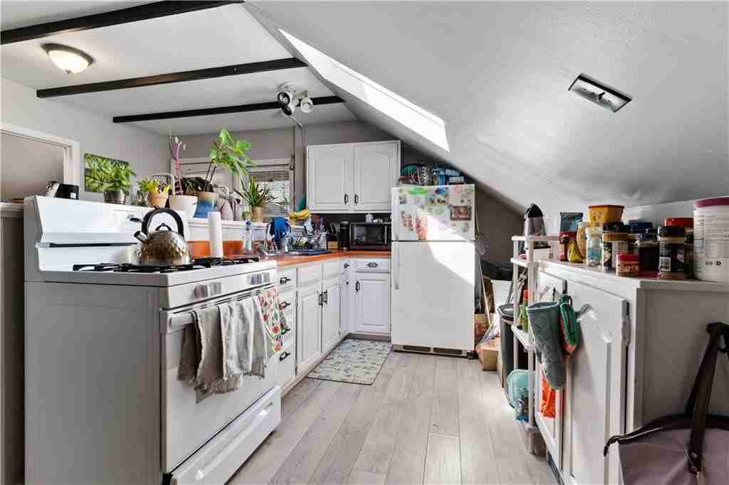 122 Governor St ##2 - Photo 4 of 23
