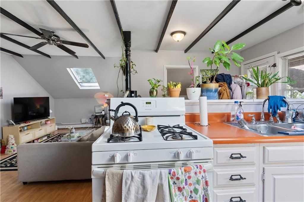 122 Governor St ##2 - Photo 5 of 23