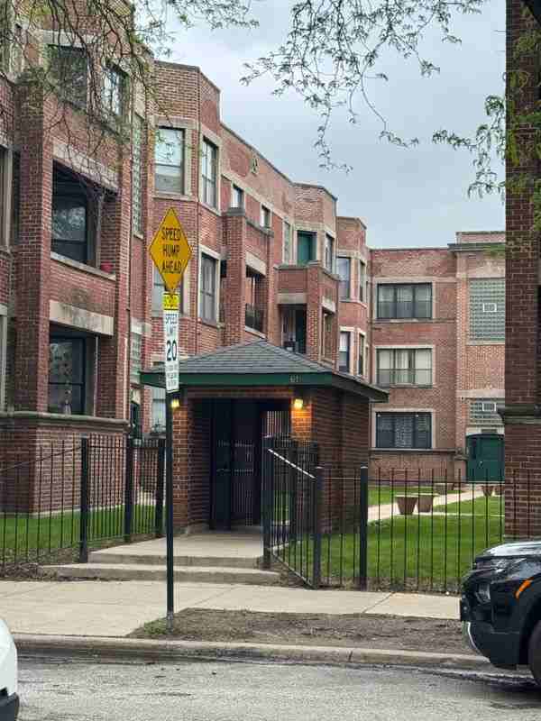 6108 S Dorchester Ave ##2w - Photo 2 of 3