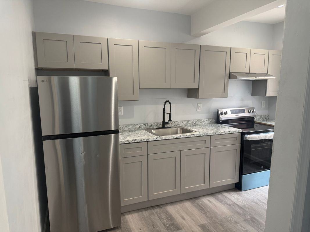 307 Spring St ##1 - Photo 3 of 10