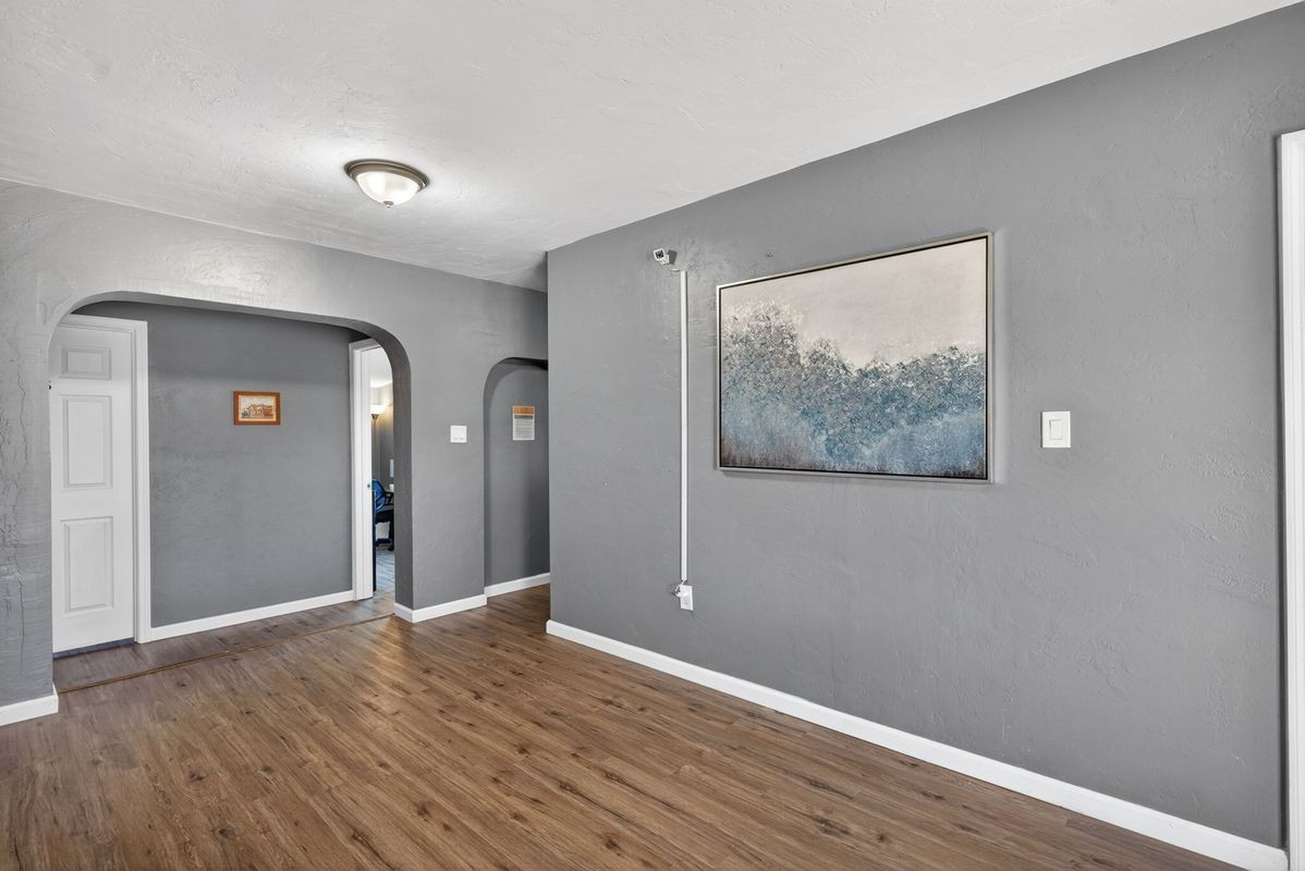 2159 Gerard Ct - Photo 4 of 23