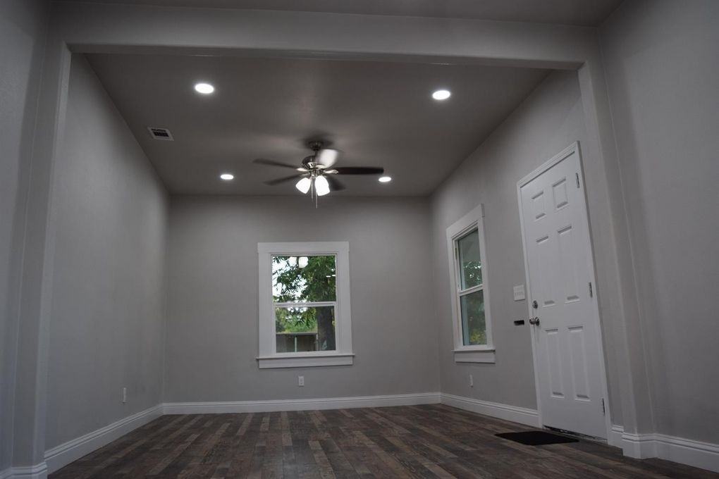 2601 N Thorne Ave - Photo 2 of 13