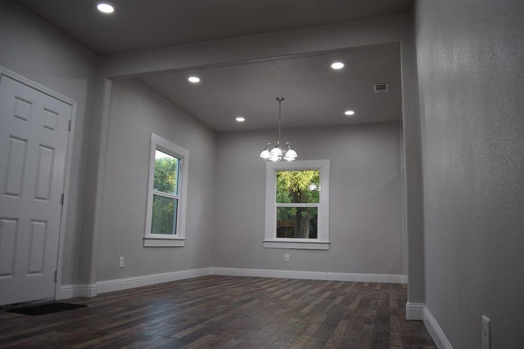 2601 N Thorne Ave - Photo 3 of 13