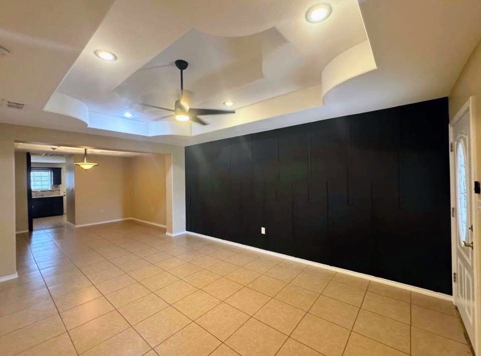 1110 W Gardenia Ave - Photo 2 of 10