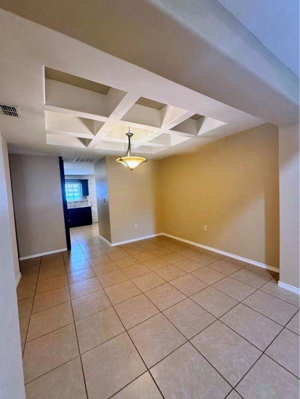 1110 W Gardenia Ave - Photo 3 of 10