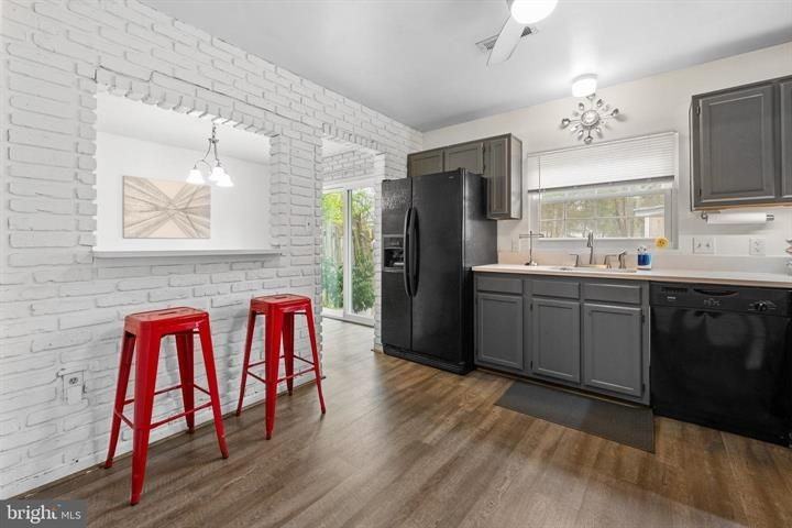 3521 Easton Dr - Photo 4 of 32