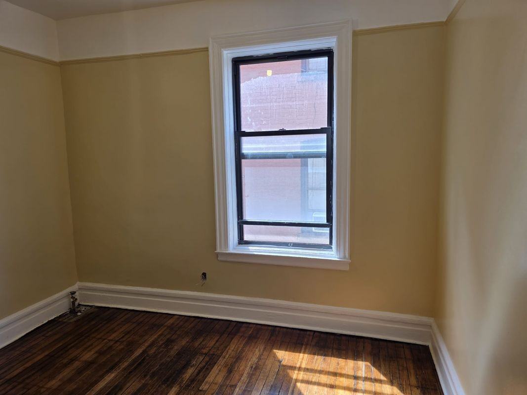 1921 Andrews Ave - Photo 3 of 9