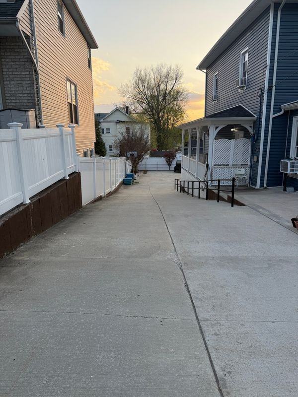 98 Franklin Ave - Photo 2 of 4