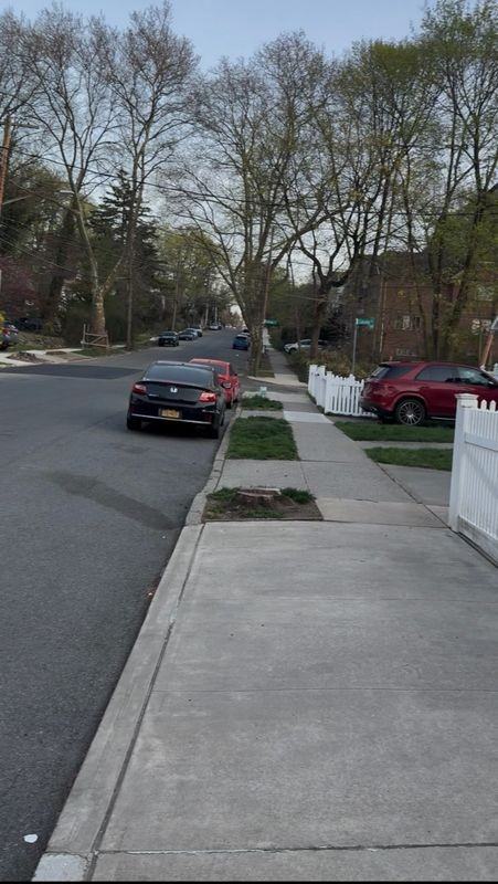 98 Franklin Ave - Photo 3 of 4