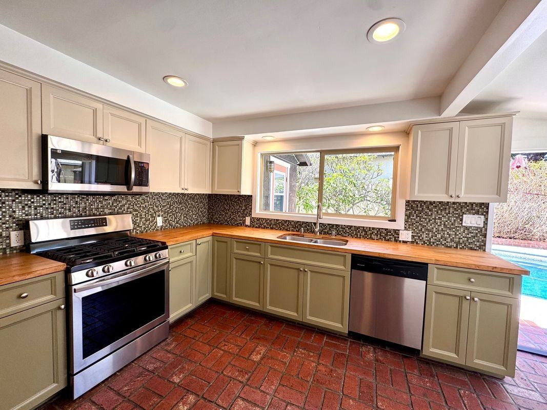 316 S Sparks St - Photo 6 of 17