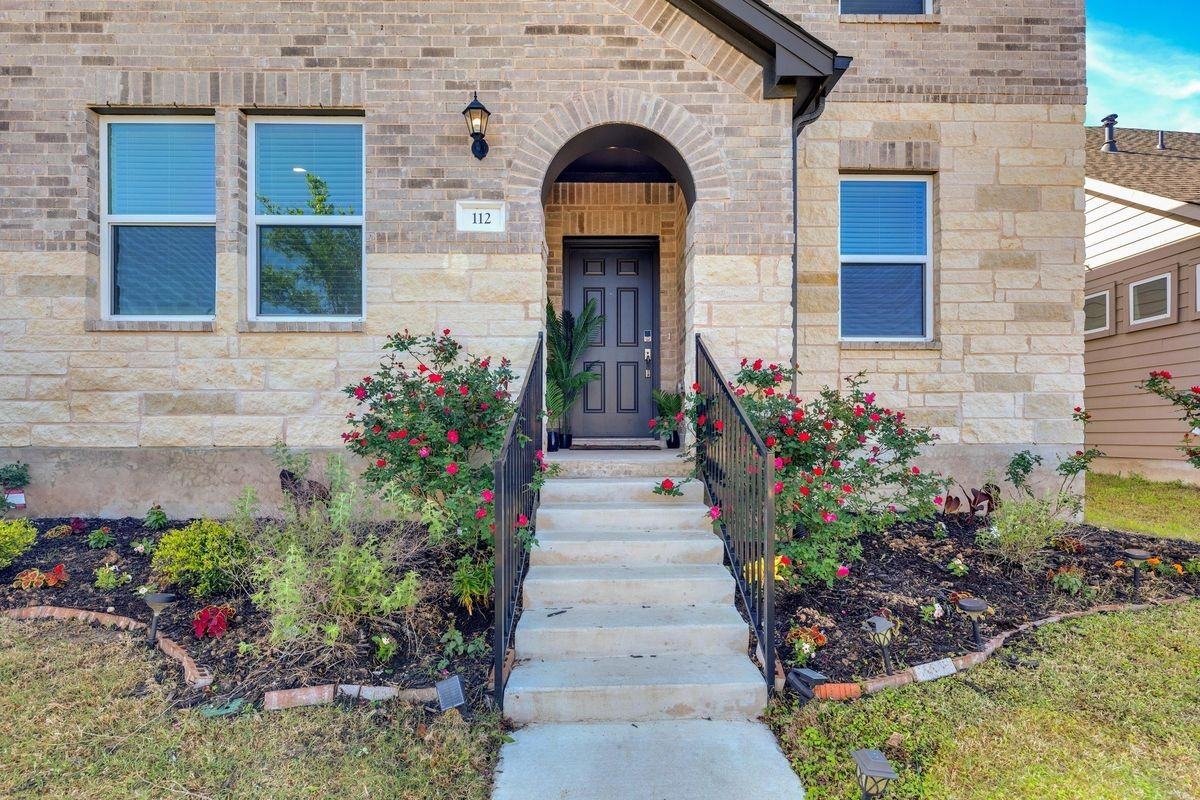 112 Gracie Way - Photo 2 of 28