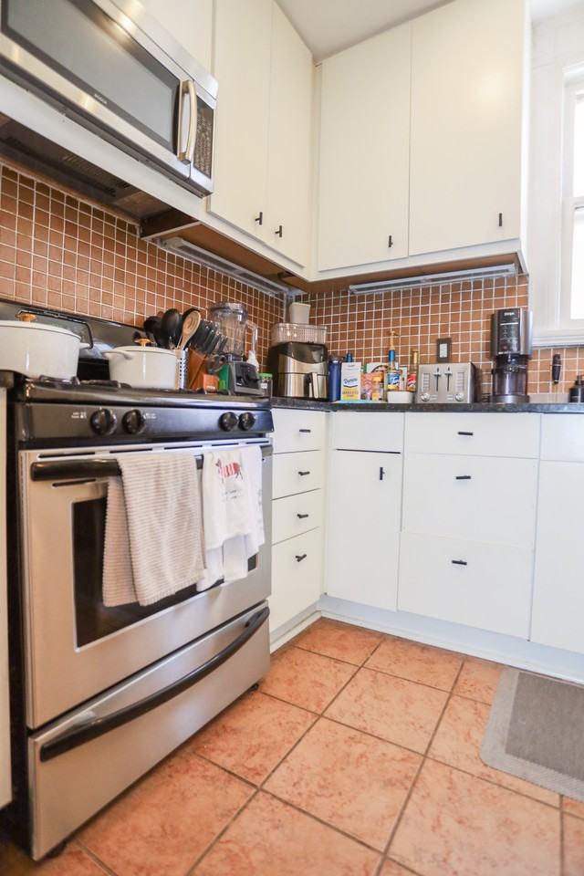 2221 N Lincoln Ave #2N