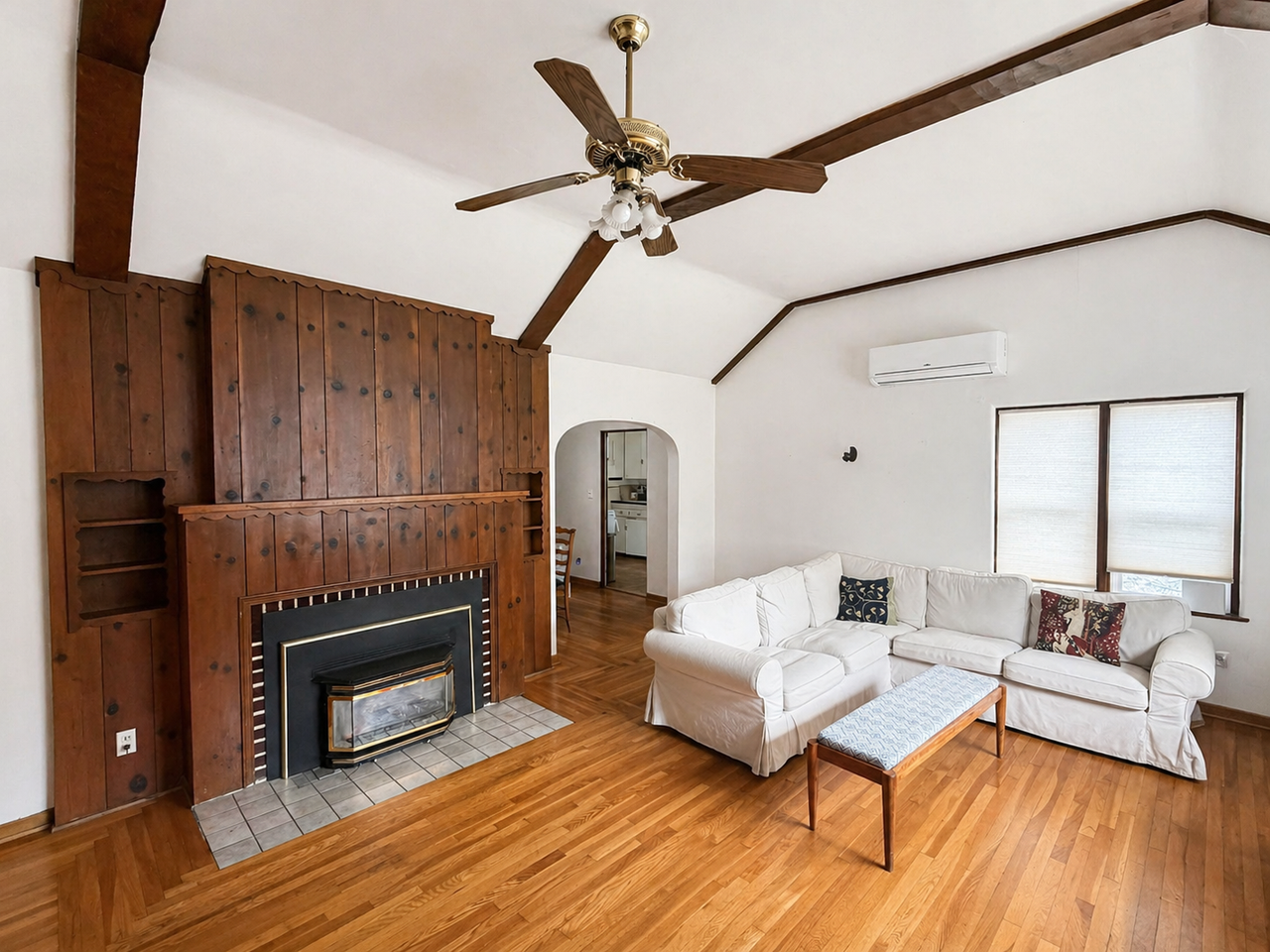324 Mansion Ave - Photo 3 of 26