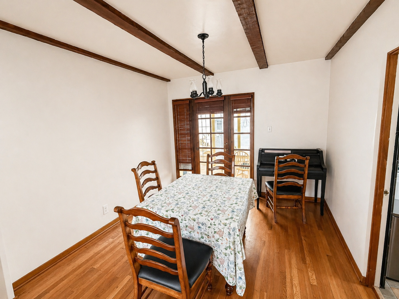 324 Mansion Ave - Photo 5 of 26