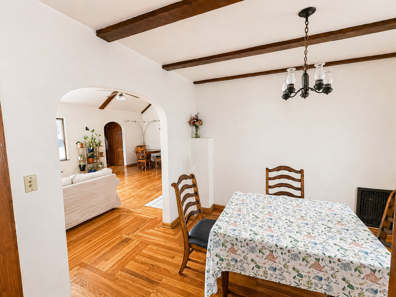324 Mansion Ave - Photo 6 of 26