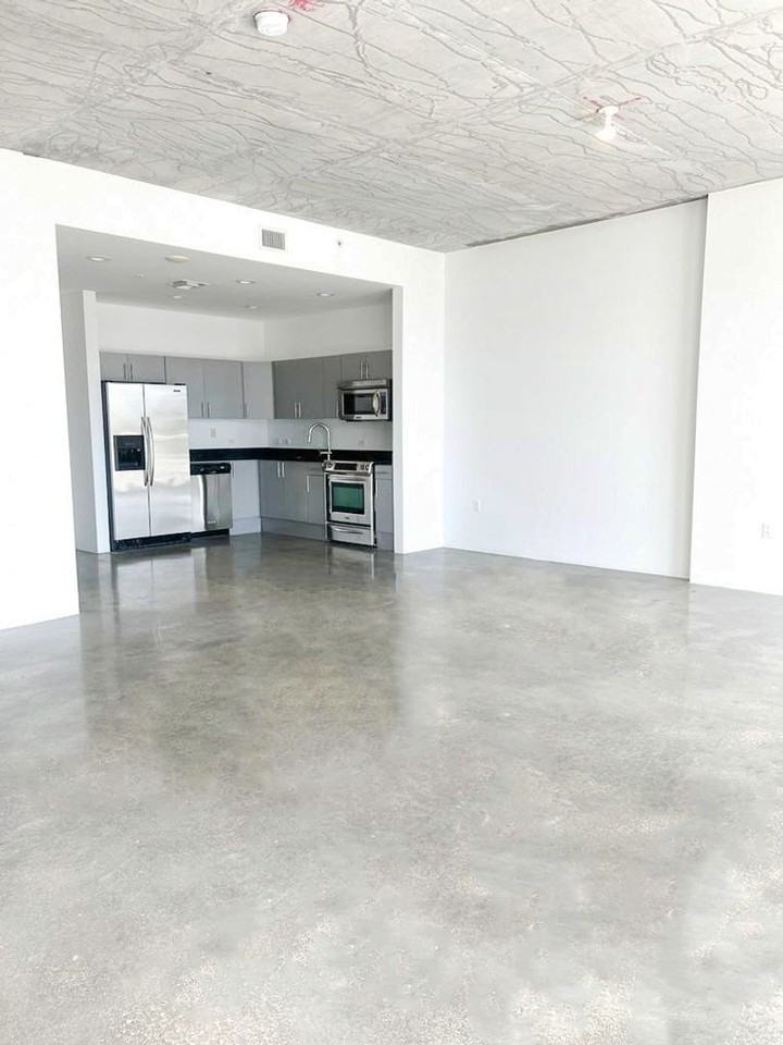 2700 N Miami Ave - Photo 2 of 17