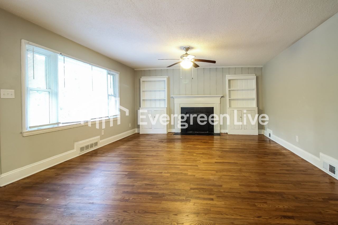 500 Brookdale Dr - Photo 5 of 15