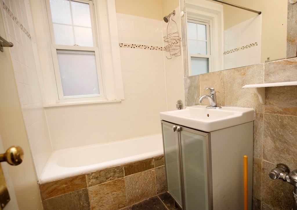 114 Strathmore Rd #305 - Photo 6 of 8
