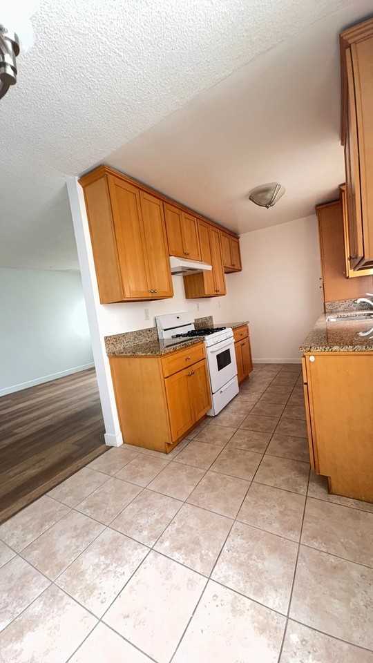 823-825 Fairview Ave. - Photo 6 of 20