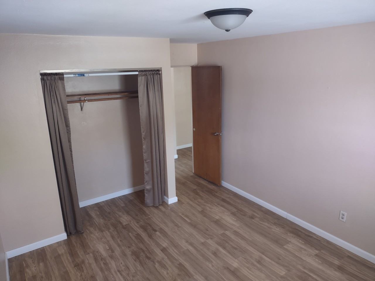 271 Earl St #6 - Photo 3 of 5