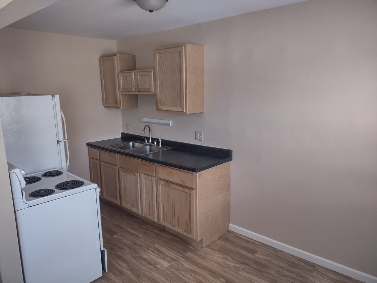 271 Earl St #6 - Photo 5 of 5