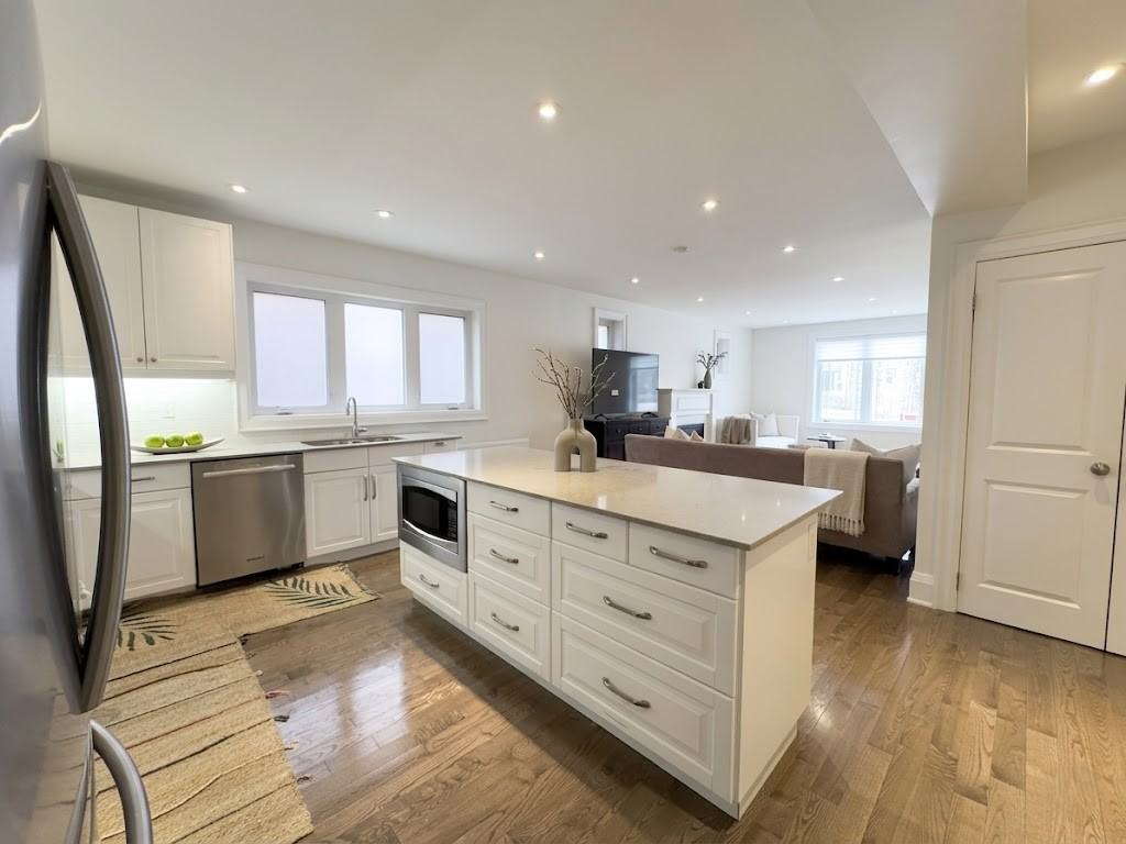 117 Chaplin Cres #MAIN - Photo 3 of 16