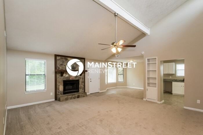 3017 Medina Dr - Photo 3 of 15