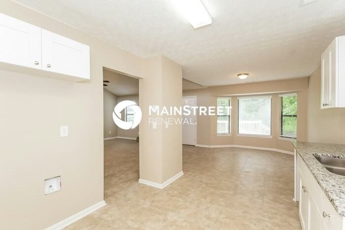 3017 Medina Dr - Photo 5 of 15