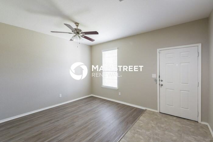 11942 Fieldcrest Run - Photo 4 of 17
