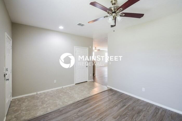 11942 Fieldcrest Run - Photo 5 of 17