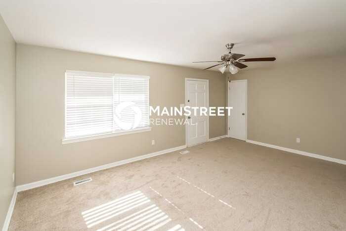 5712 Oakhill Dr - Photo 3 of 10