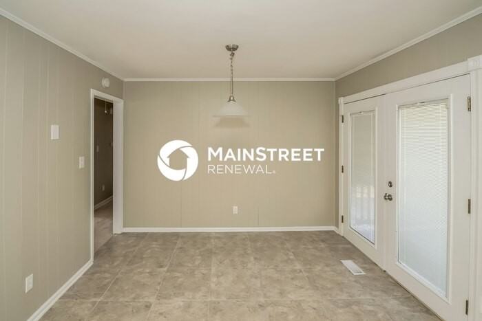 5712 Oakhill Dr - Photo 4 of 10