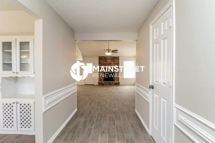 4104 Firethorn Dr - Photo 3 of 16