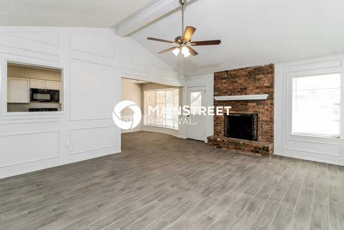 4104 Firethorn Dr - Photo 4 of 16