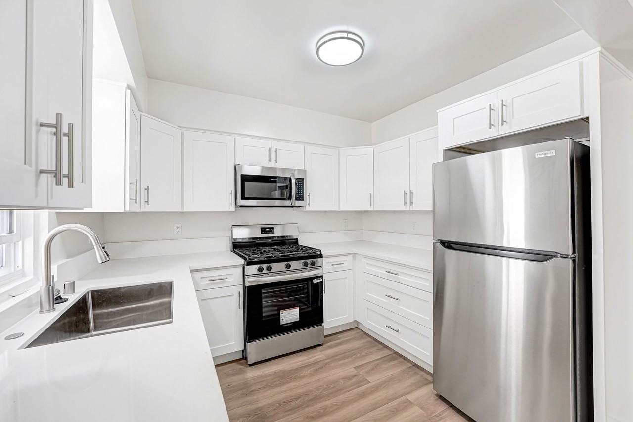 1237 Berkeley St - Photo 2 of 4