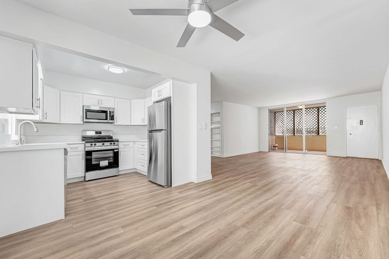 1237 Berkeley St - Photo 3 of 4