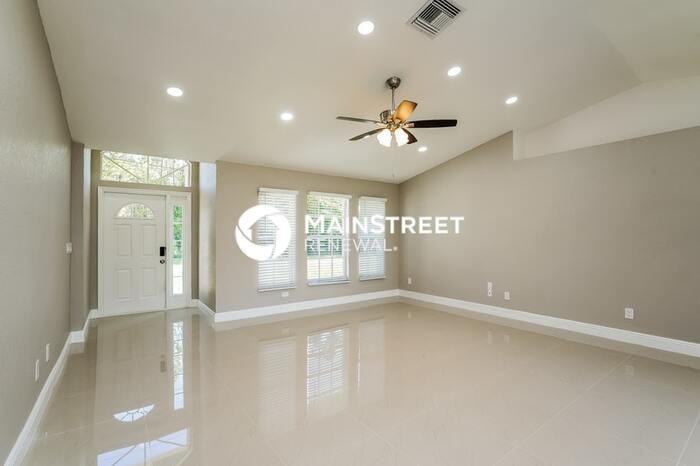 5551 Benton St - Photo 3 of 16