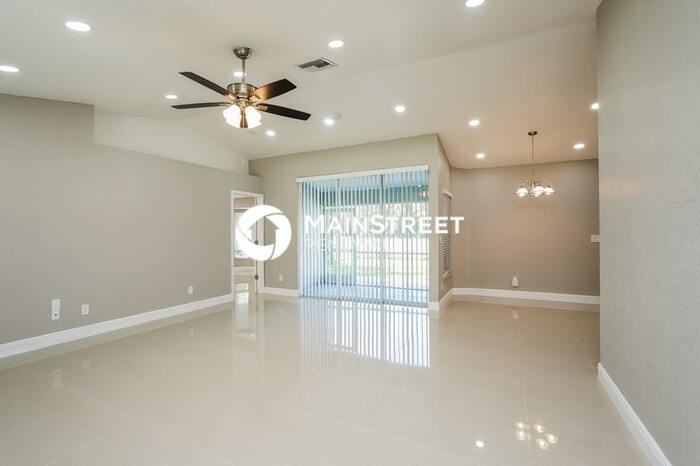 5551 Benton St - Photo 4 of 16